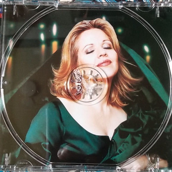 RENEE FLEMING & THE ROYAL PHILHARMONIC ORCHESTRA - Picture 7 of 7